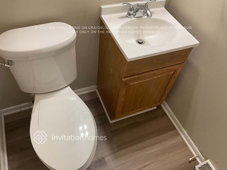 Building Photo - 416 Deerpath Dr