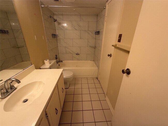 Building Photo - 14777 Wunderlich Dr