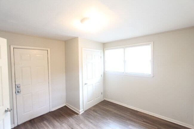 Building Photo - 224 69th Pl N