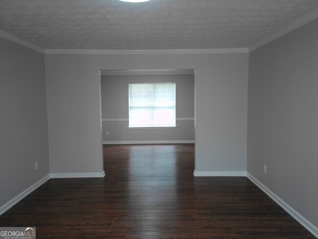 Building Photo - 235 Vaness Dr