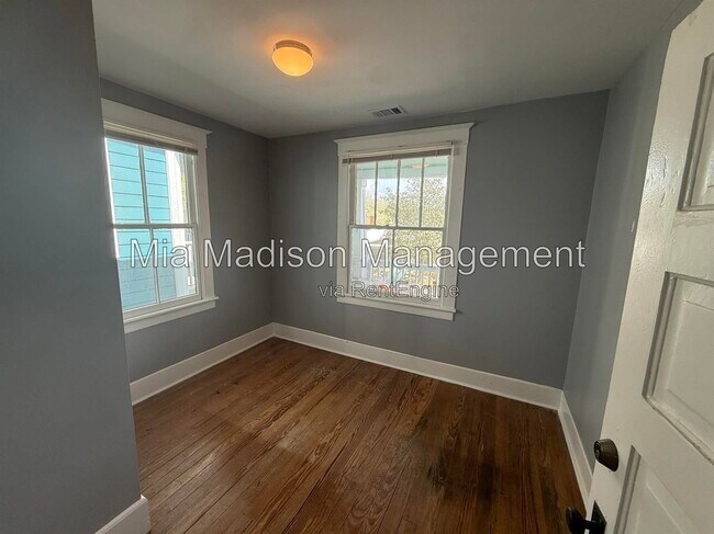 Building Photo - 607 W 44th St