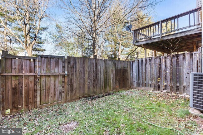 Building Photo - 7820 Somerset Ct