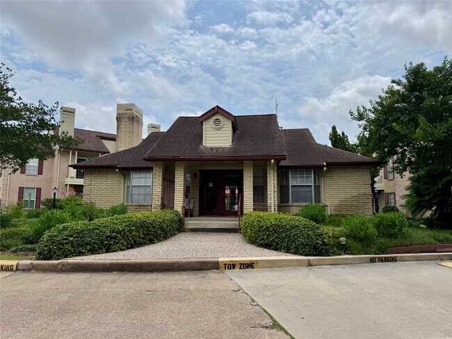 Building Photo - 2120 El Paseo St