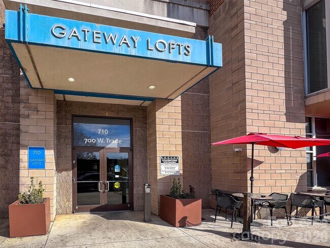 Building Photo - 710 W Trade St