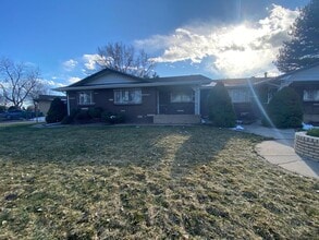 Building Photo - Charming 2BD, 1BA Wheat Ridge Duplex with 1-Car Garage