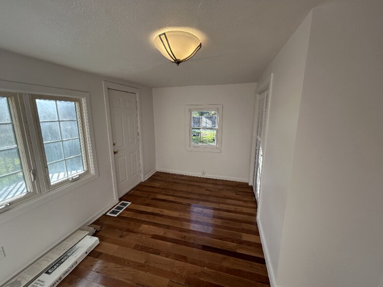 Building Photo - 833 Garfield Ave