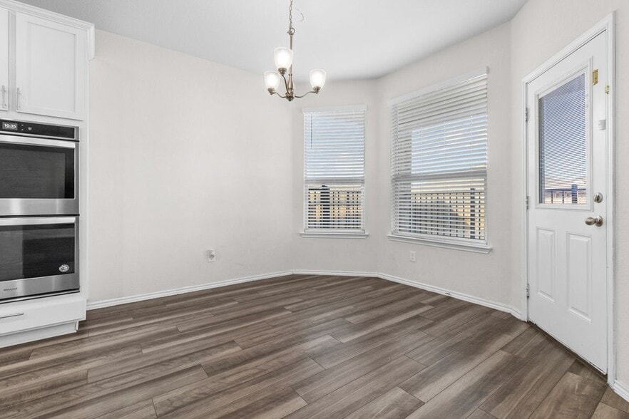 Building Photo - 309 Paddock Ln