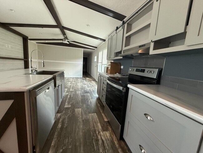 Building Photo - 4901 N Vaughn Rd