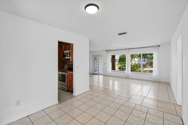 Building Photo - 4760 Bison St