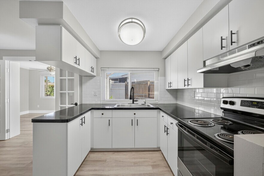 Building Photo - 3624 Oakhurst Dr