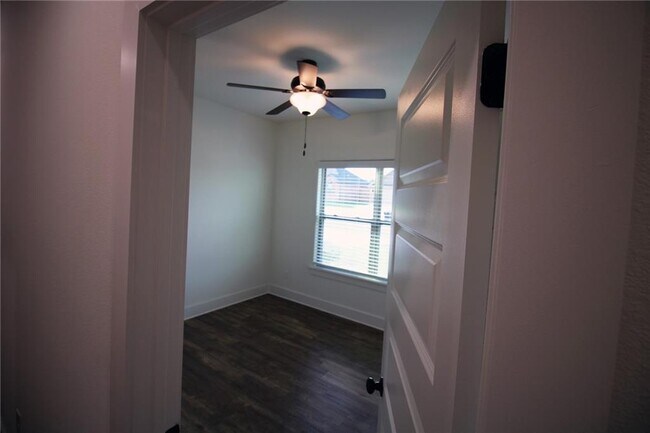 Building Photo - 851 Petit Jean St