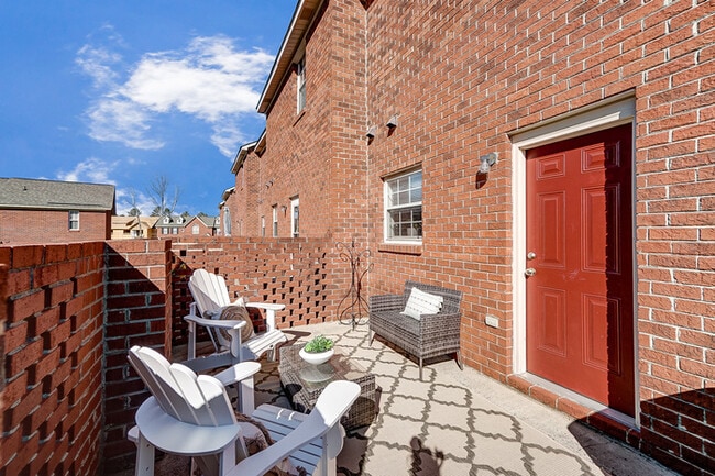 Building Photo - All-brick townhome living, minutes from it all.