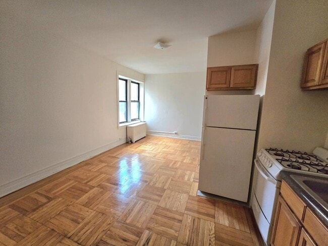 Primary Photo - 59-16 Woodside Ave