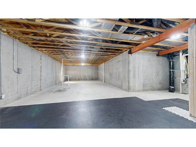 Building Photo - 5585 Orchard Cove