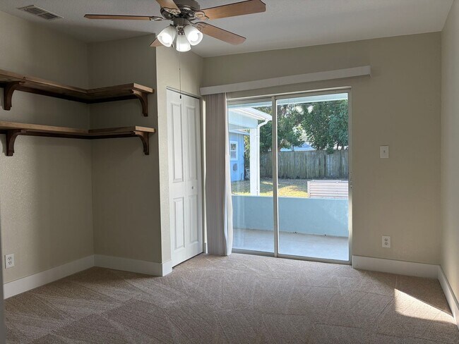 Building Photo - Freshly North St Pete 4 Bedroom Home