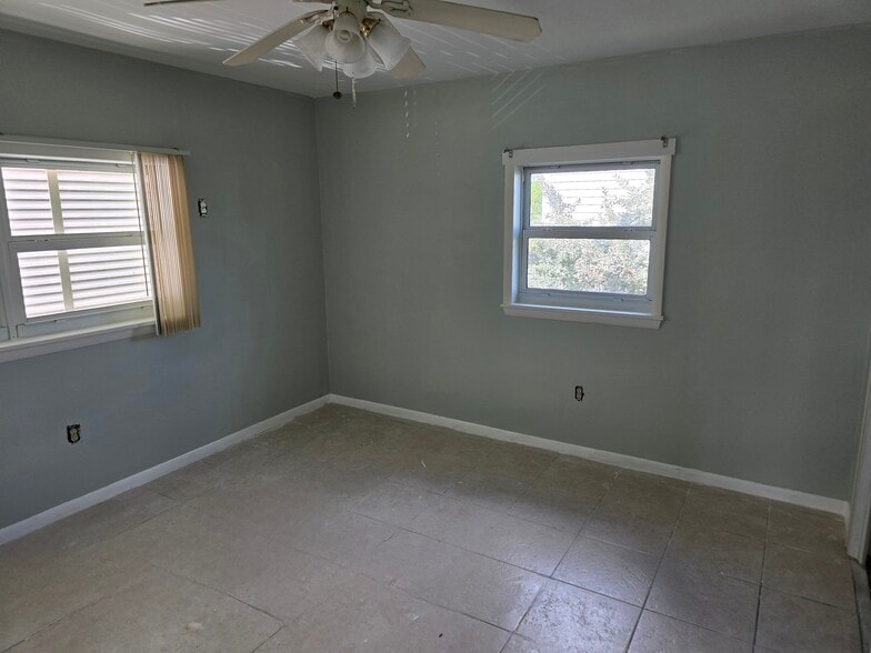 Building Photo - 900 66th St