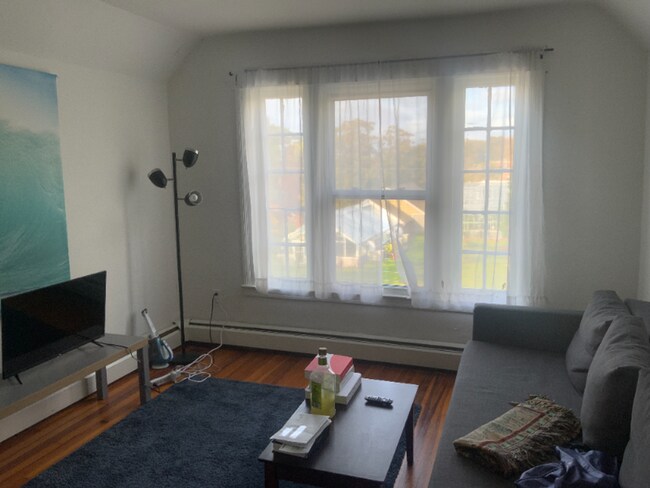 Building Photo - Renovated Beautiful 2BR Near Yale - Science Hill