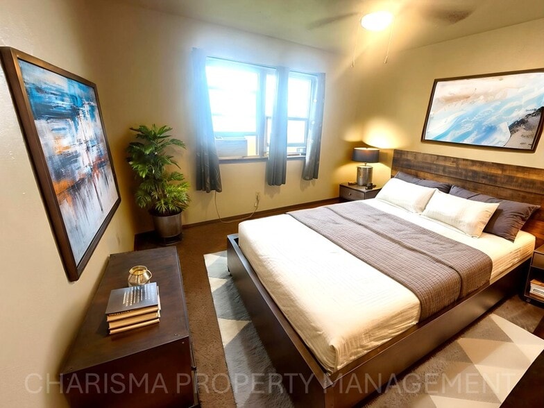 Building Photo - 513 N Main Ave