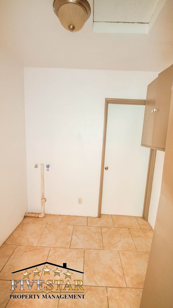 Building Photo - 209 Blomquist Dr