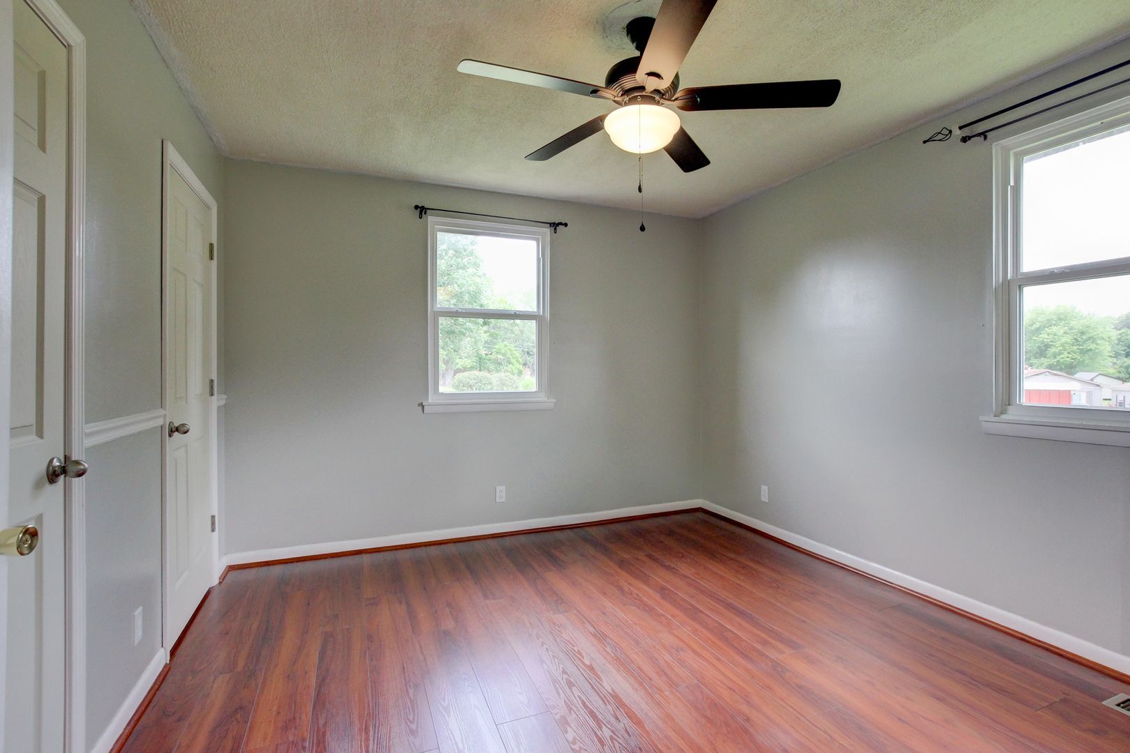 Building Photo - 729 Welsey Dr