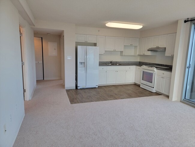 Building Photo - Split AC. Two Parking. Kakaako. (RRLLC)