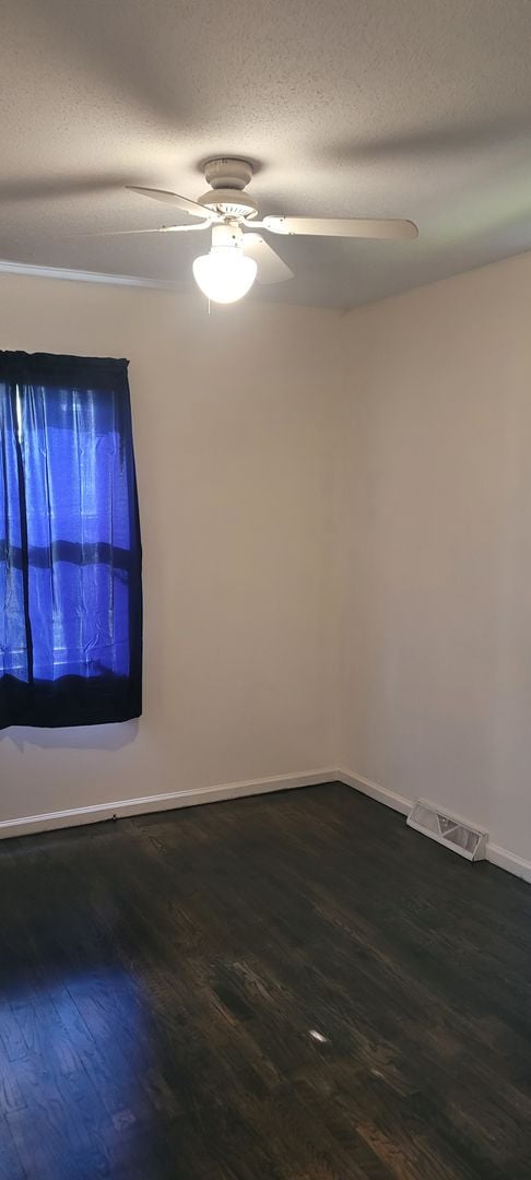 Building Photo - Cozy 2 Bedroom Home