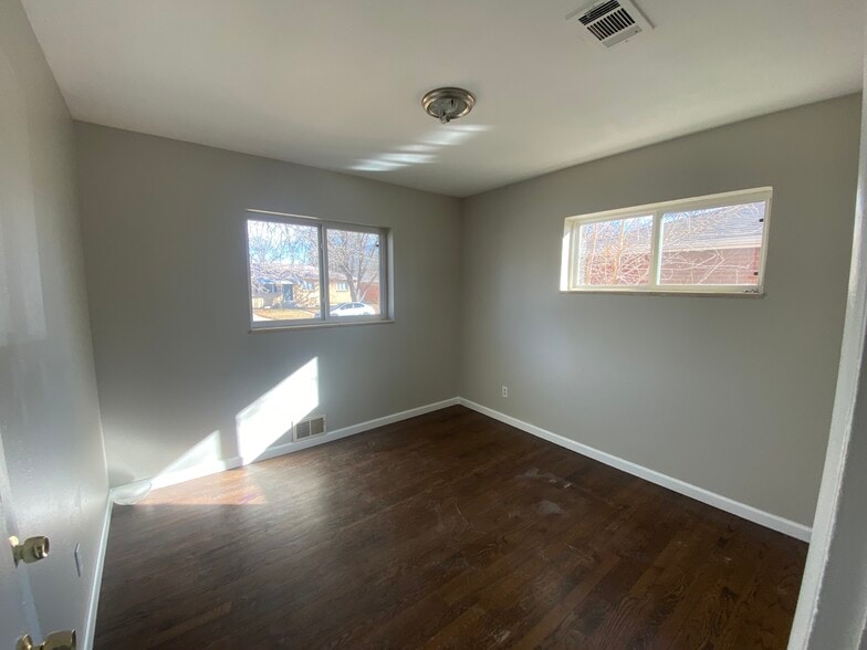 Building Photo - 3061 S Wolff St