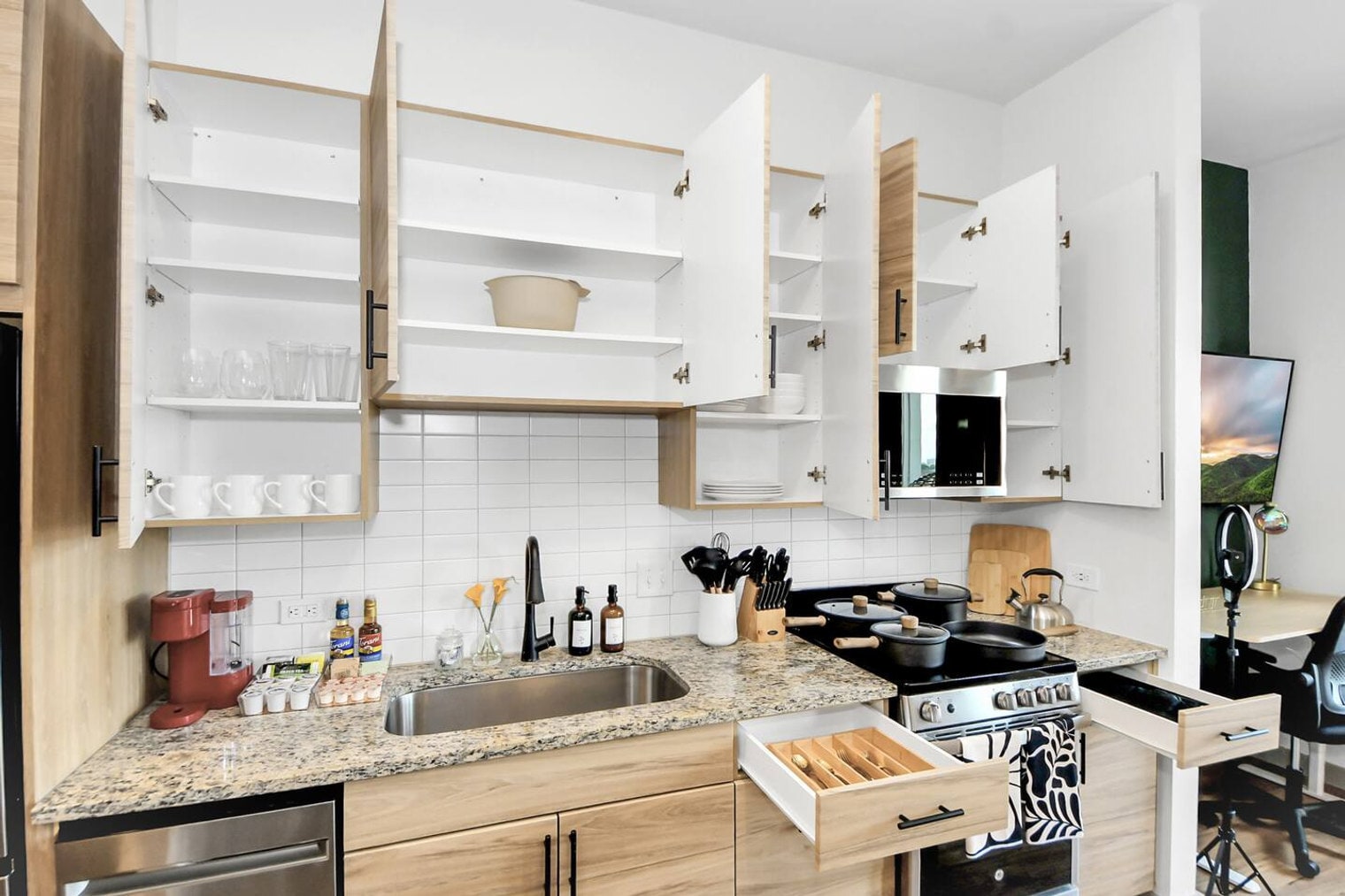 Building Photo - 1111 Shepherd Dr