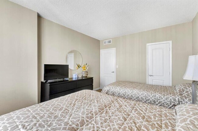 Building Photo - 1985 S Ocean Dr