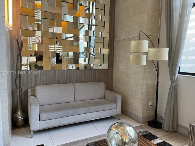 Building Photo - 999 SW 1st Ave