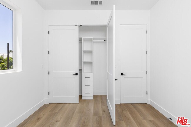 Building Photo - 5048 Cleon Ave