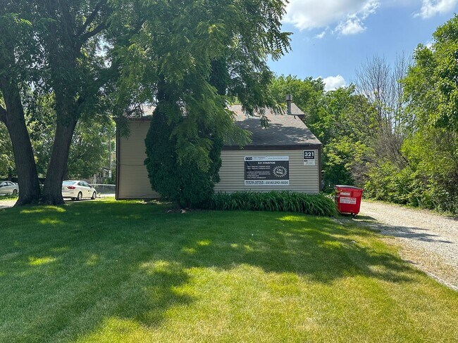 Interior Photo - 321 Stanton