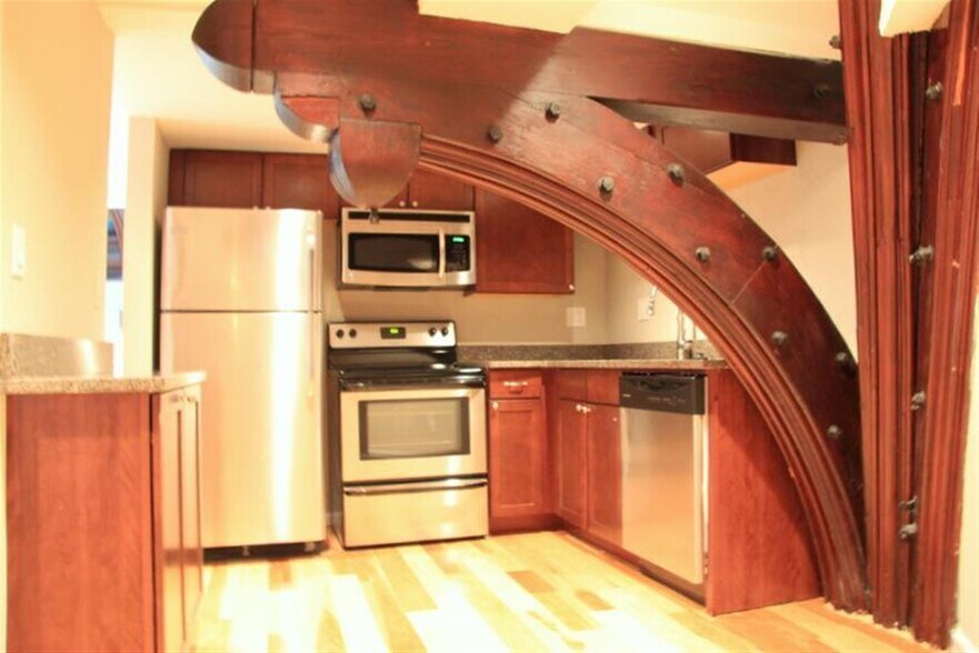 Building Photo - 25 Bow St