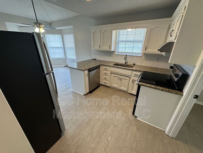 Building Photo - 1400 Cypress Dr