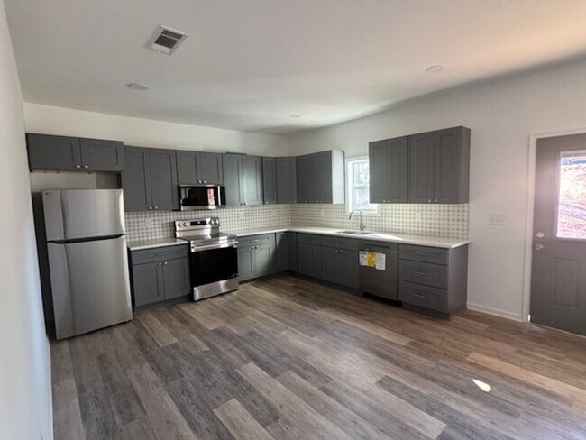 Building Photo - 20 Sanford Ave