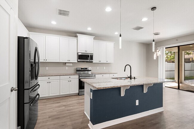 Building Photo - RIVERVIEW HOME FOR RENT!