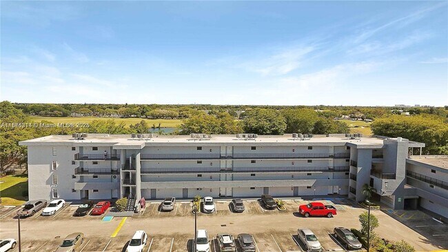 Building Photo - 6320 SW 138th Ct