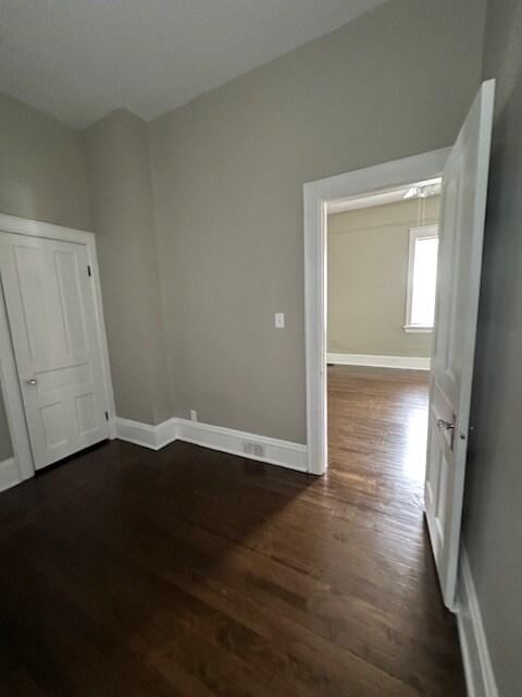 Building Photo - 919 E Clarke St