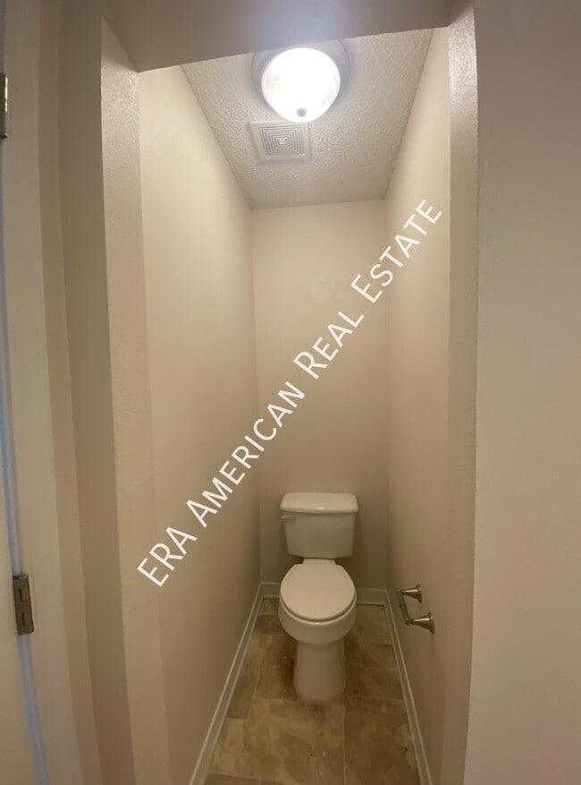 Building Photo - 7418 Woodmont Rd