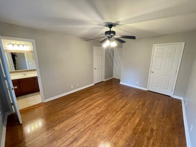 Building Photo - West Nashville home, close to Briley Pkwy ...