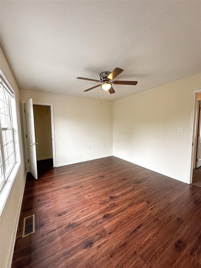 Building Photo - 1225 N Lee Dr