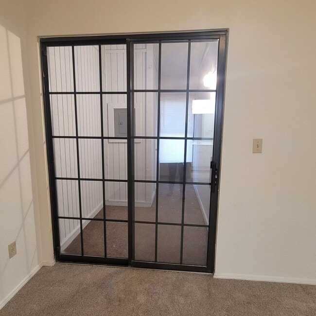 Building Photo - Two Bedroom Condo with great views!