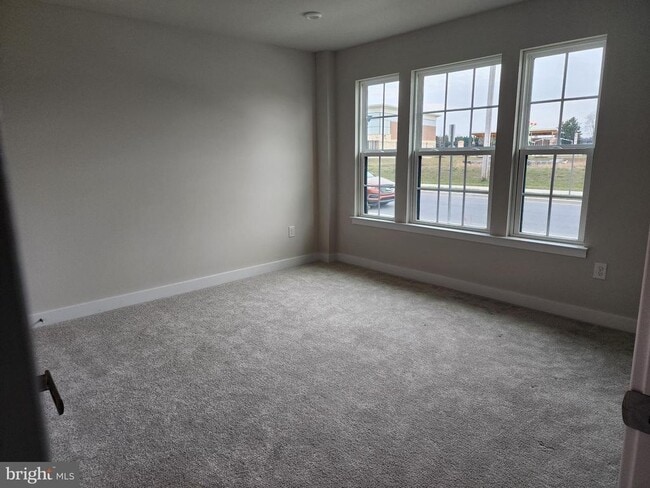 Building Photo - 321 E Cochran St