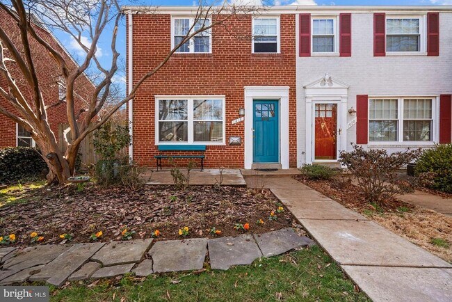 Building Photo - 1418 Dogwood Dr