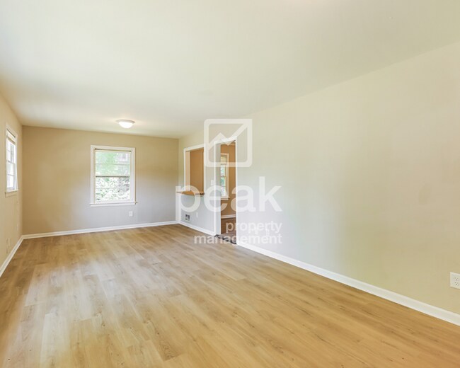Building Photo - $1300! 3Bed/1Bath in Center Point! Available Now!