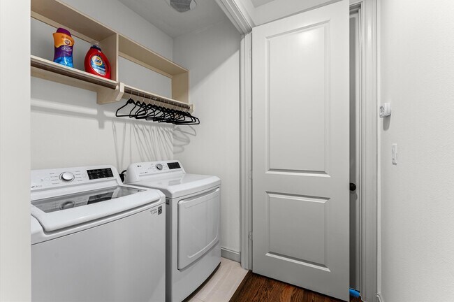 Building Photo - 1139 W 21st St