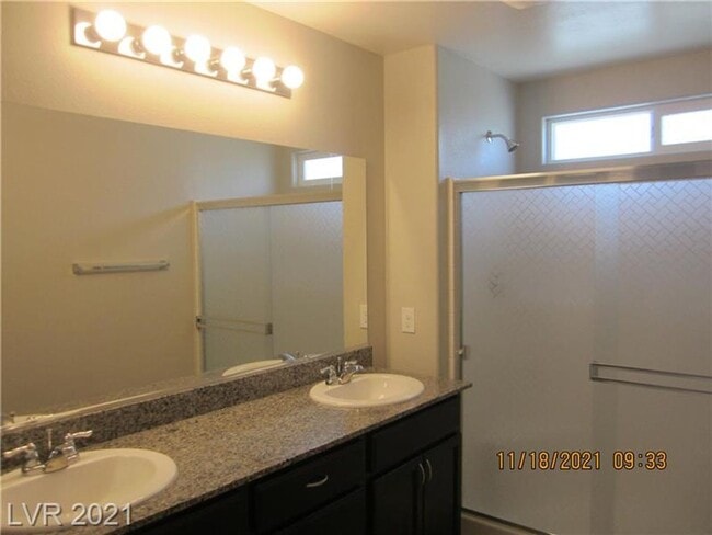 Building Photo - Beautiful 3 Bedrooms/3 Full baths, with bedroom downstairs