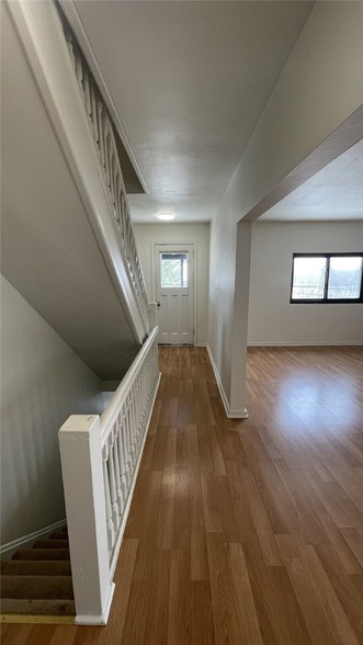 Building Photo - 319 N Balph Ave