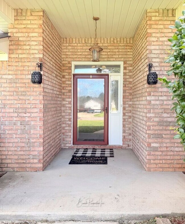 Building Photo - 2520 Southern Oaks Dr