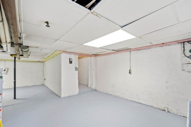 Building Photo - Stunning 2 bedroom home in North Side available Feb 1!